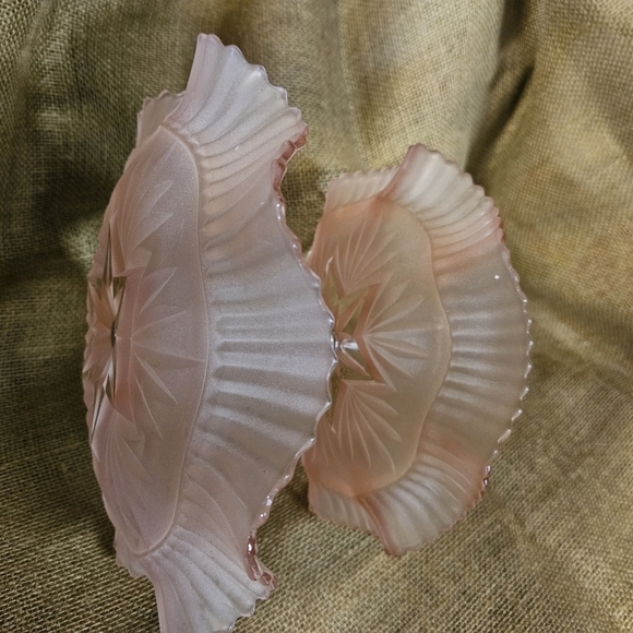 Vintage 2-tiered frosted pink glass cake plate Bagley Glass England - Picture 6 of 6